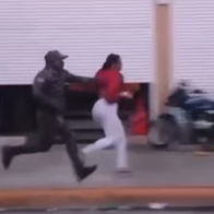¡A correr los Lakers! PN detiene mujer tras intentar escapar de patrulla