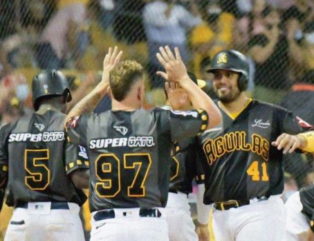 Águilas le ganan a las Estrellas y quedan solas en el segundo lugar