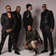 La canción "Volví", interpretada por Aventura y Bad Bunny, es considerada una de las mejores 50 canciones de este año, según la clasificación anual que realiza la revista Rolling Stone.