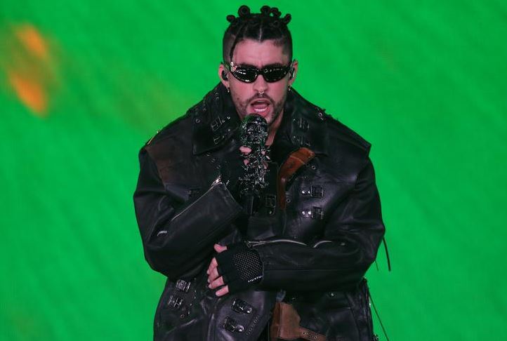 Bad Bunny pone a vibrar emociones durante concierto en Puerto Rico