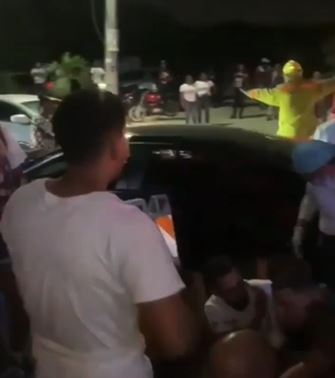 Hombre en aparente estado de embriaguez impacta discoteca y deja varios heridos
