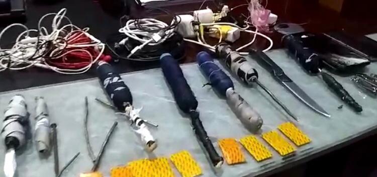 Encuentran armas blancas, drogas y celulares durante operativo en cárcel de Mao