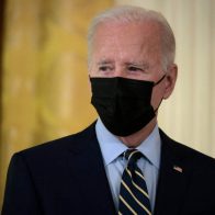 Biden amenaza a Putin con sanciones y un refuerzo de la OTAN si ataca Ucrania