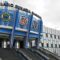 Policía persigue presuntos delincuentes hirieron taxista en Santiago