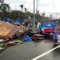 Al menos 31 muertos y más de 328.000 desplazados por el tifón en Filipinas
