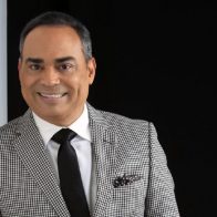 ¡El coronavirus sigue azotando la clase artística! Gilberto Santa Rosa da positivo al Covid 19