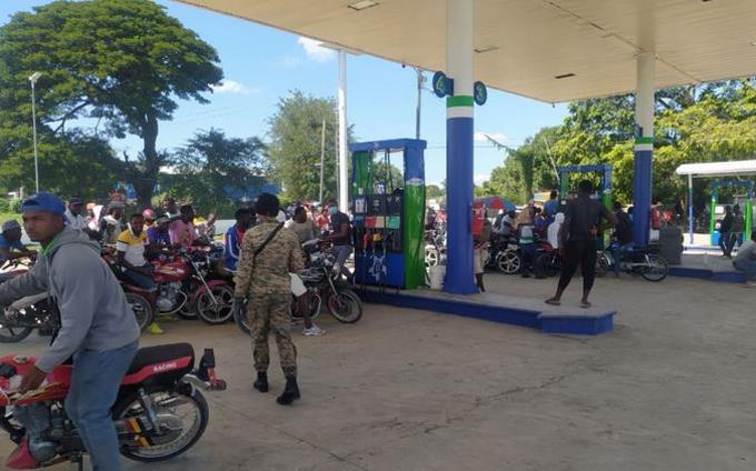 Haití aumenta el precio de los combustibles en medio de crisis económica