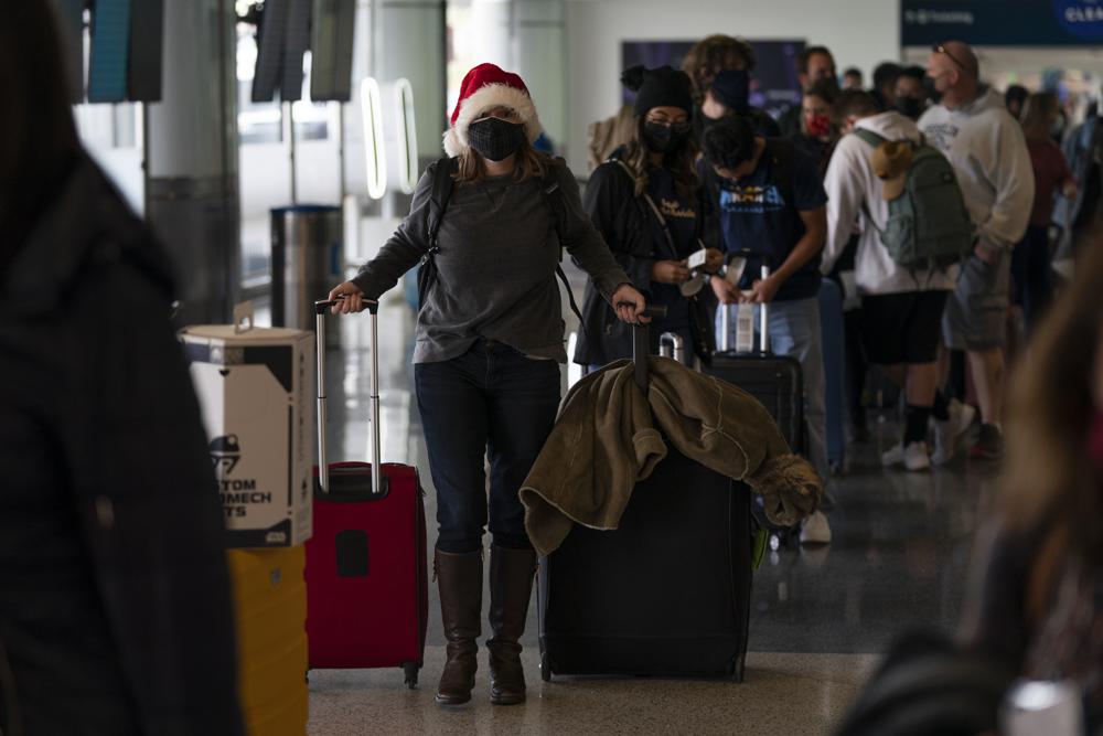 Variante ómicron genera más restricciones antes de Navidad en Estados Unidos