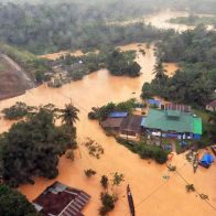 Graves inundaciones dejan decenas de muertos en Malasia
