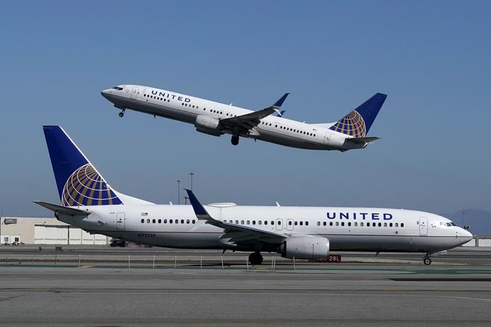 Aerolíneas cancelan vuelos por impacto de ómicron en tripulaciones