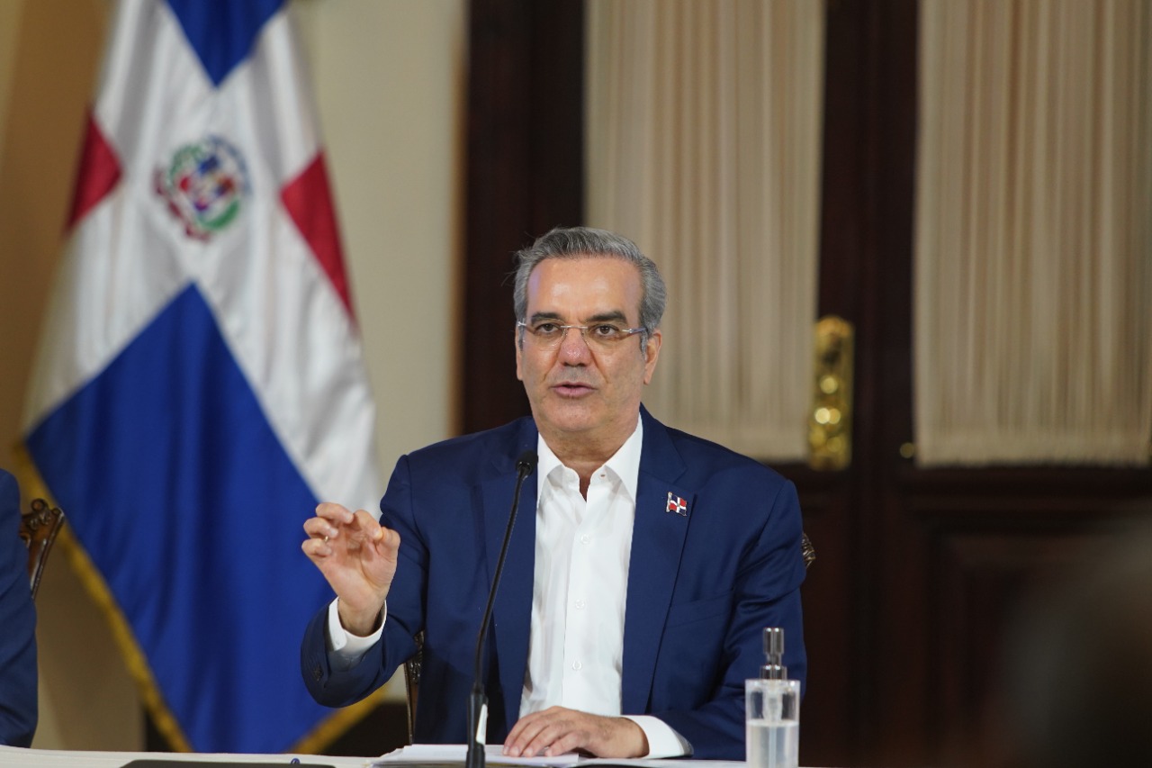 Luis Abinader pondría fin a todas las restricciones por la COVID-19