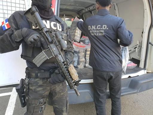 La DNCD decomisa 547 paquetes de "presumible cocaína" en dos operativos