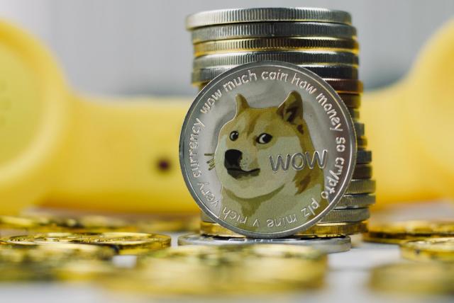 Tesla comienza a aceptar pagos en Dogecoin en su tienda en línea