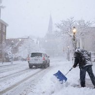 Miles de vuelos cancelados por tormenta de nieve que azota noreste de EEUU