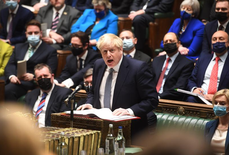 Piden renuncia de Boris Johnson tras admitir que fue a una fiesta durante confinamiento en 2020