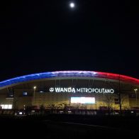 Iluminan Estadio en Madrid con los colores de la Bandera Nacional