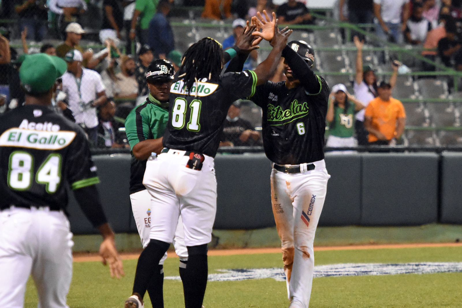 Estrellas Orientales se llevan el primer triunfo de la serie final LIDOM