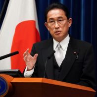 Japón afirma tomará "medidas acordes al G7" sobre la crisis de Ucrania