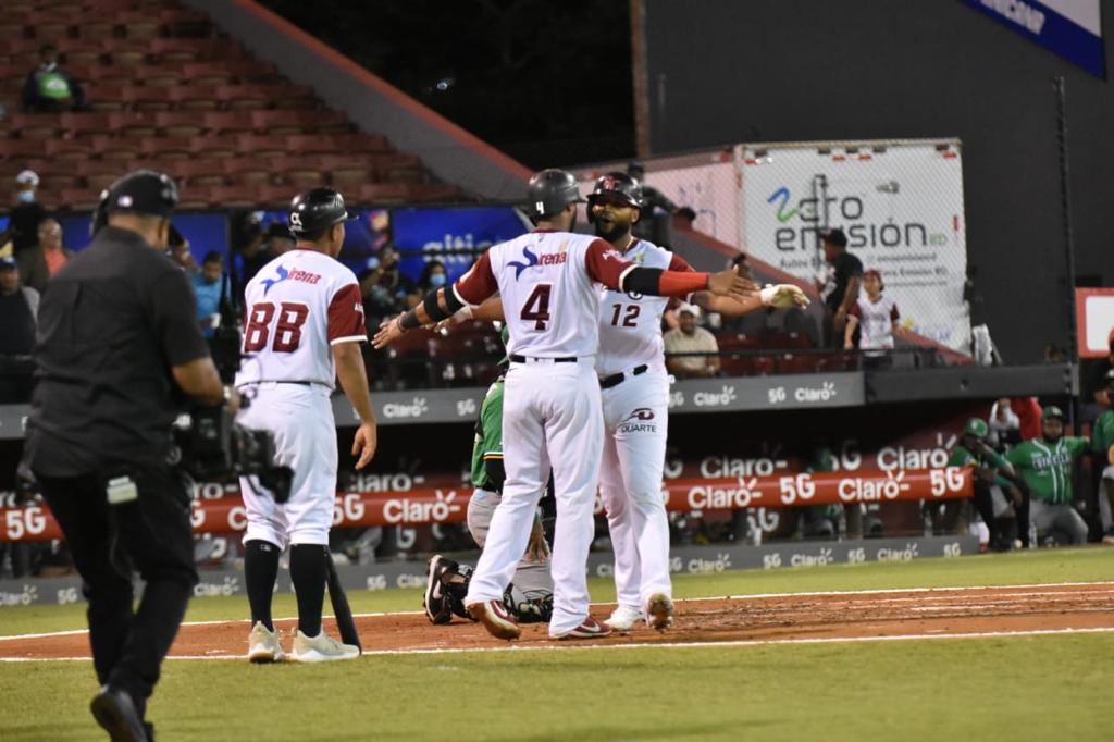 Con fiesta de palos, Gigantes logran séptima victoria en el Round Robin