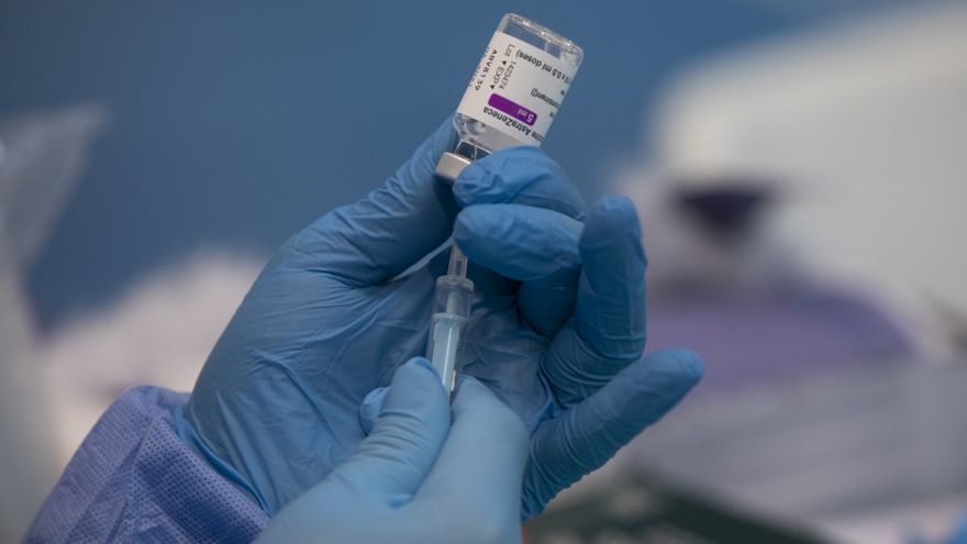 Malasia acorta cuarentena para vacunados con tres dosis