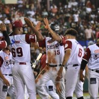 Ozuna lidera victoria de Gigantes sobre Estrellas; empatan serie a uno por bandos