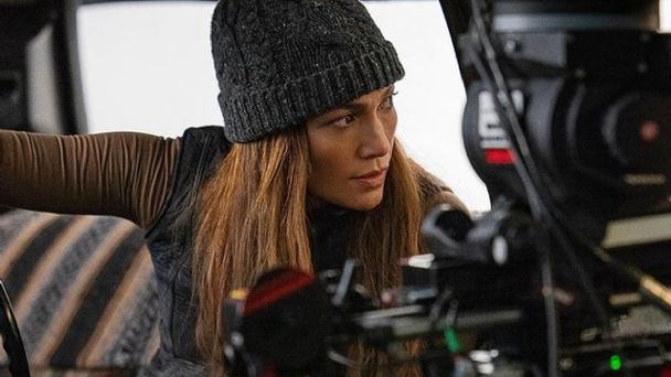 Película de Jennifer López, "The Mother", se detiene por brote de COVID-19