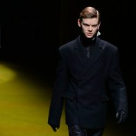 Prada presenta nueva colección masculina con actores de Hollywood