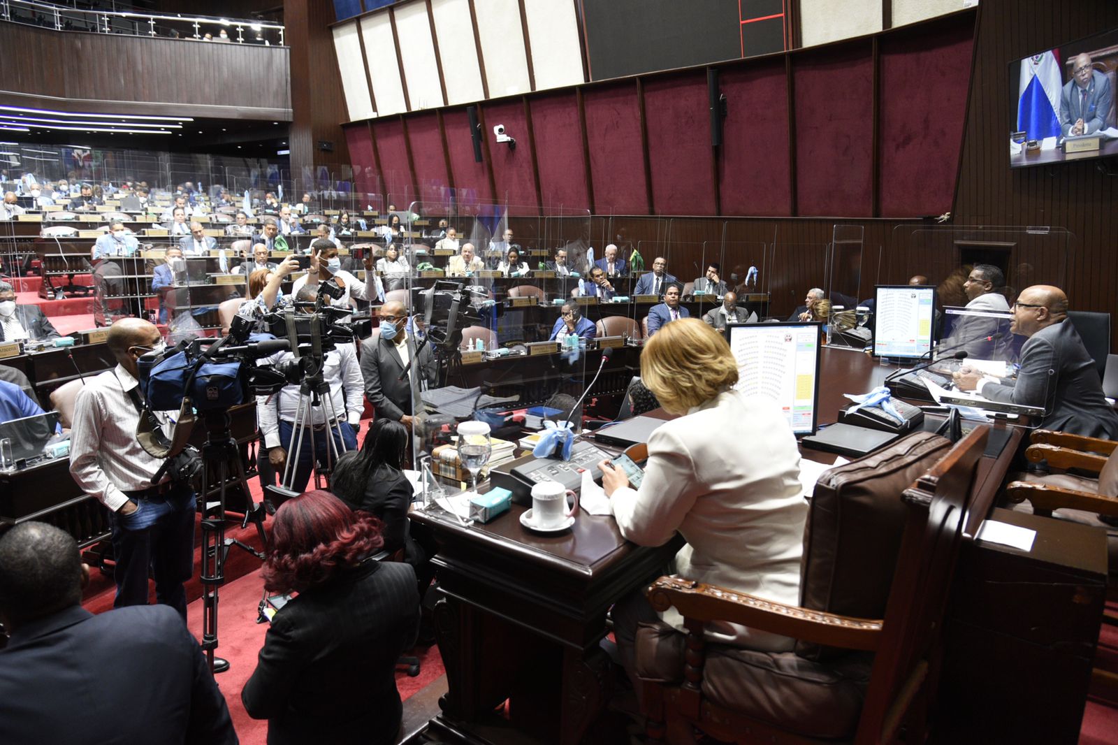 https://efs.efeservicios.com/texto/camara-diputados-comienza-lectura-texto-codigo-penal/55007791008