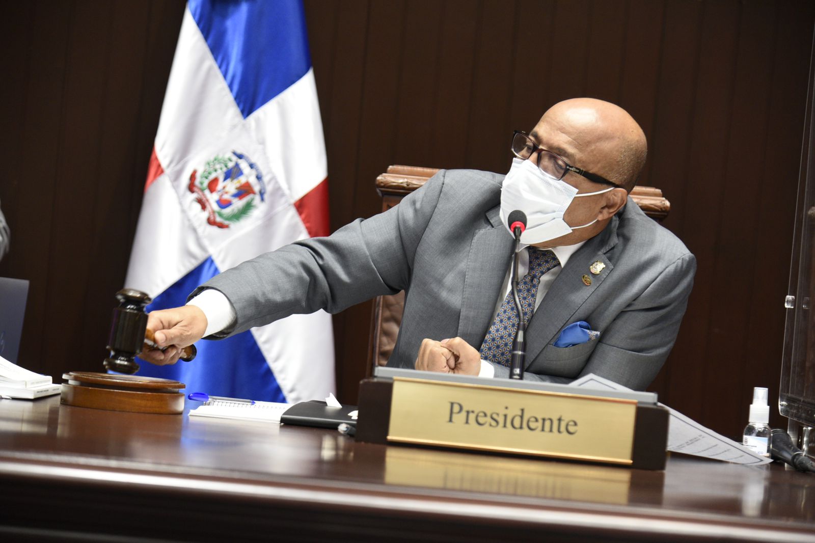 Aprueban en primera lectura ley que regula patrimonio empresarial del Estado y crea el CENEFIP