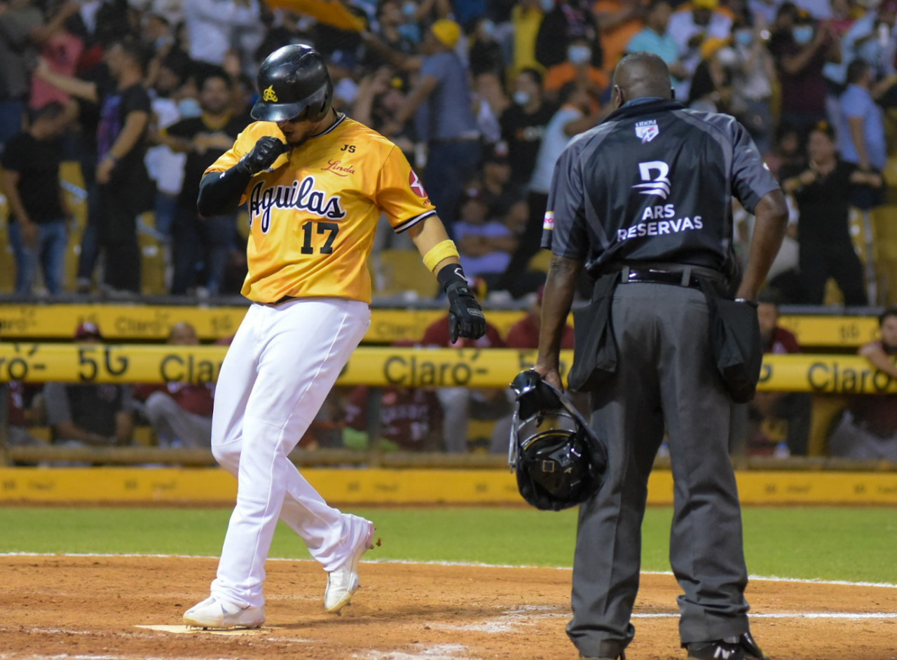 ¡Las Águilas Cibaeñas defienden su casa! derrotan a los Gigantes con cuadrangular de Juan Lagares