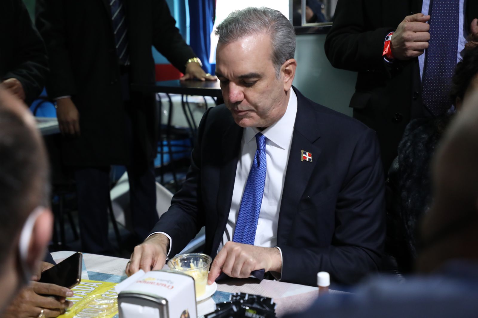 Abinader visita zona de dominicanos en Madrid
