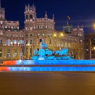 La Cibeles se ilumina con los colores de la bandera dominicana