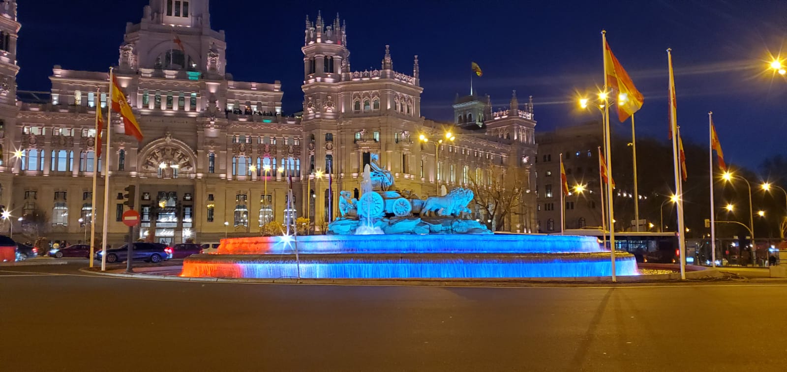 La Cibeles se ilumina con los colores de la bandera dominicana