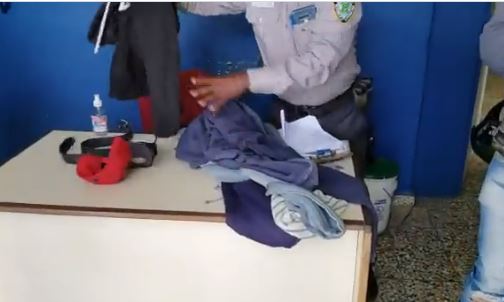 ¿Abrigo con capucha, sinónimo de atraco? Por usarlos te podrían apresar en La Romana