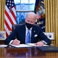 Gobierno de Biden promete que reforma migratoria sigue siendo una "prioridad"
