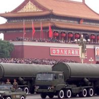 China afirma seguirá "modernizando" su arsenal nuclear, pero niega expansión
