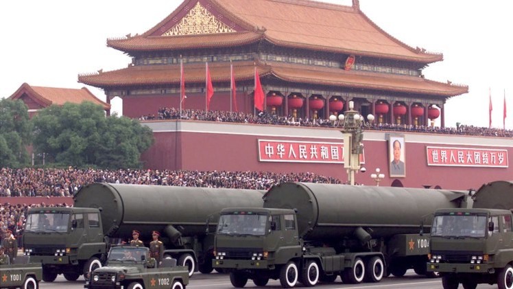 China afirma seguirá "modernizando" su arsenal nuclear, pero niega expansión