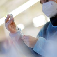 Moderna empieza los ensayos de una vacuna contra el VIH usando mRNA