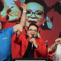 Presidenta de Honduras ratifica a jefe y subjefe de las Fuerzas Armadas