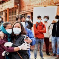 Nepal piden más restricciones para controlar ola de contagios COVID
