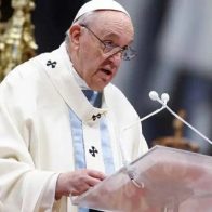 El papa en su primera misa del 2022: Herir a las mujeres es ultrajar a Dios