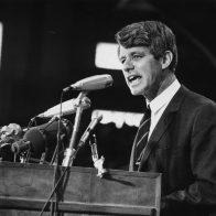 California rechaza dejar en libertad condicional al asesino de Robert Kennedy