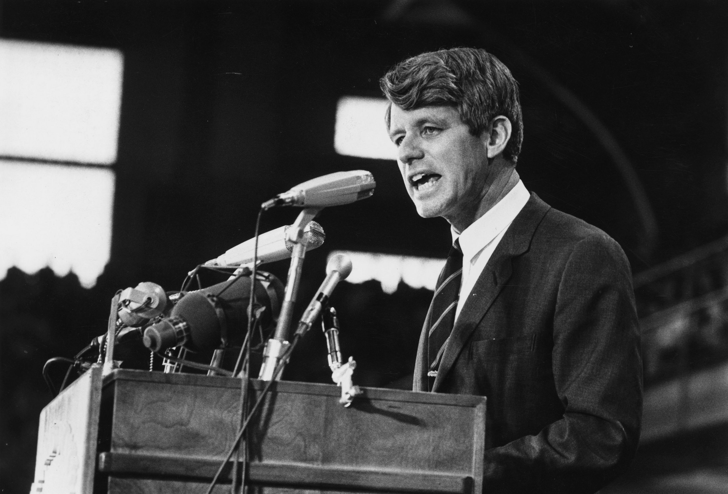 California rechaza dejar en libertad condicional al asesino de Robert Kennedy