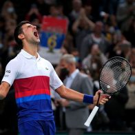 Djokovic regresa al tenis con su postura intacta de no vacunarse contra el COVID