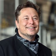 Elon Musk donó millones de acciones de Tesla