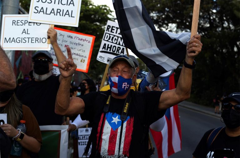 Empleados públicos protagonizan la "Gran Marcha de la Indignación" en Puerto Rico