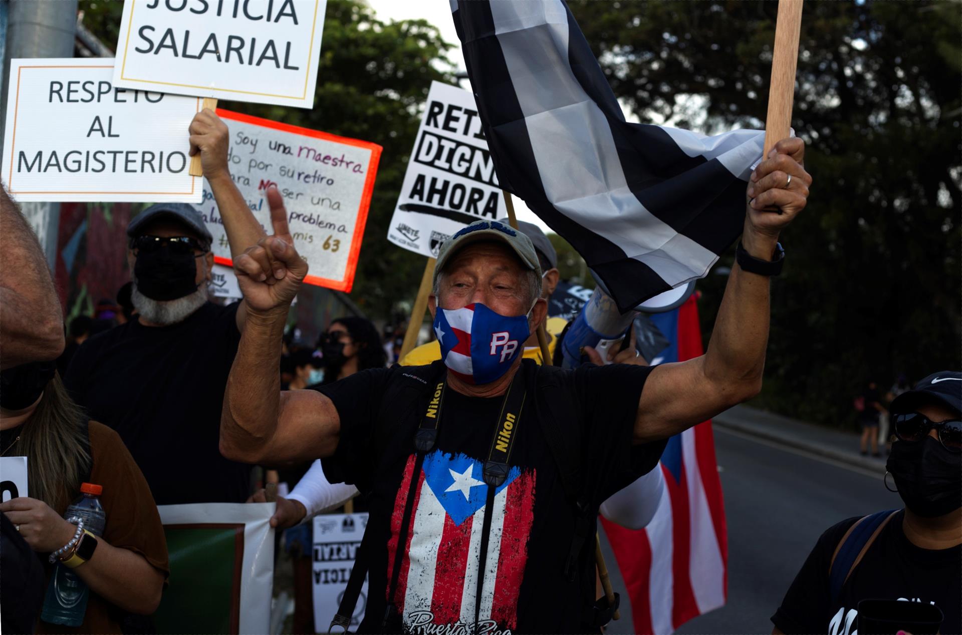 Empleados públicos protagonizan la "Gran Marcha de la Indignación" en Puerto Rico