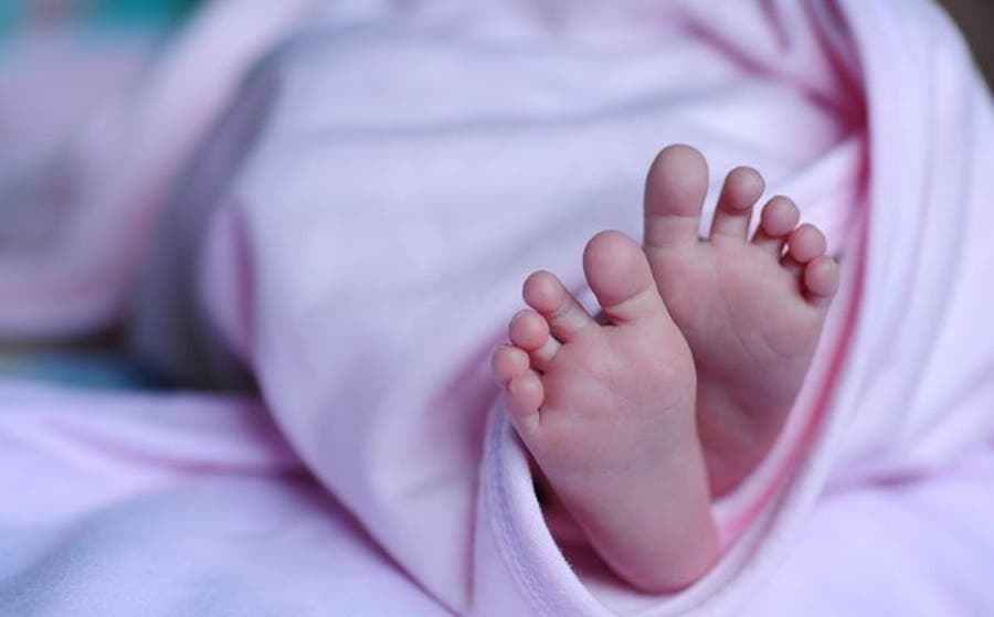 Encuentran niña de un mes de nacida abandonada en una avenida de Valverde