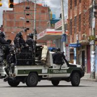 Hombre se disfraza de mujer para entrar a oficina y quema con un líquido a su expareja