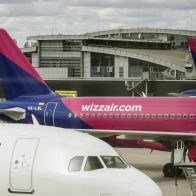 Aseguradoras dejan de cubrir los vuelos en Ucrania, lo que bloquearía la aviación comercial del país
